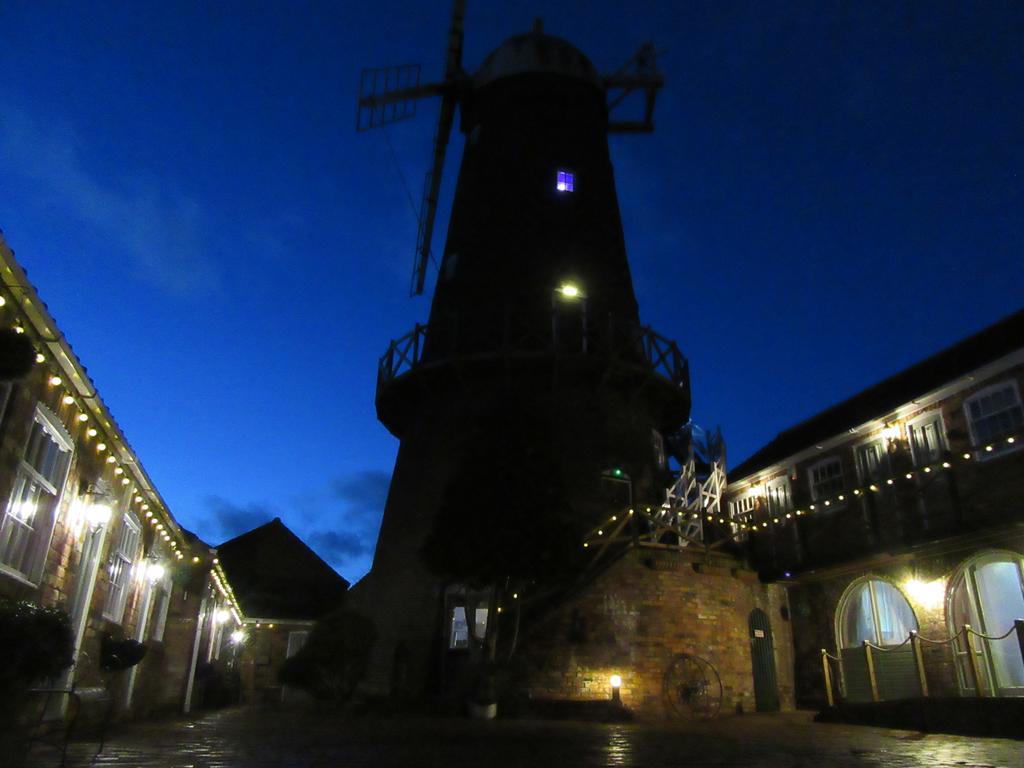 The Windmill Hotel Скарбъро Екстериор снимка